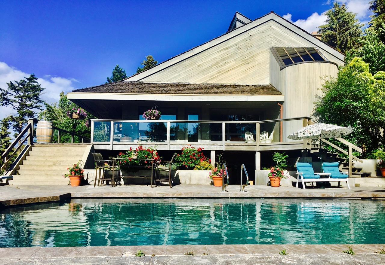 Summerhill Estate House Bed and Breakfast Kelowna Exteriör bild